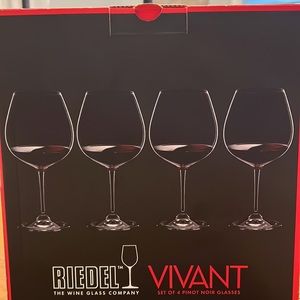 Riedel Vivant Pinot Noir glasses